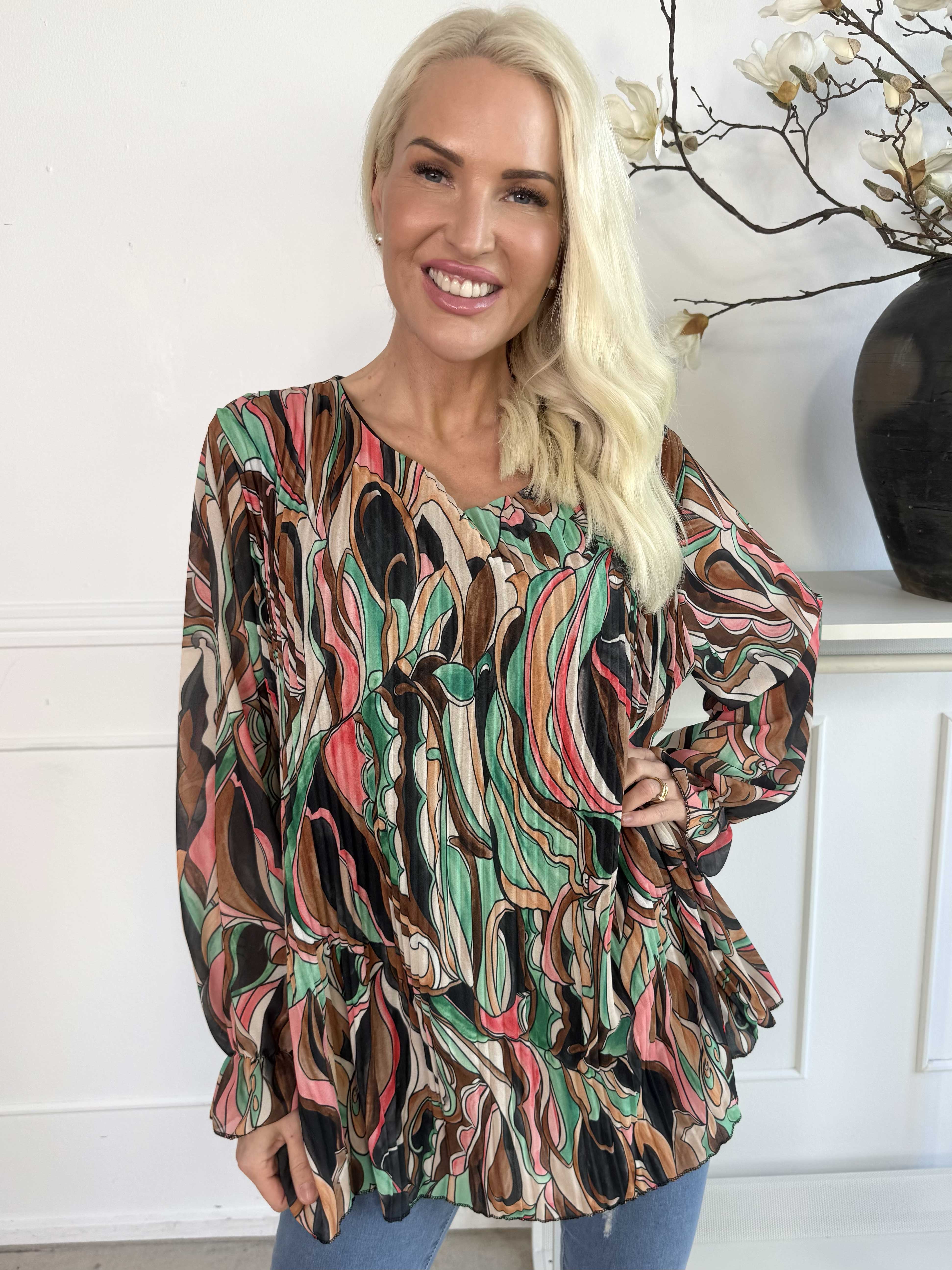 Lilia - Mønstret plisseret bluse